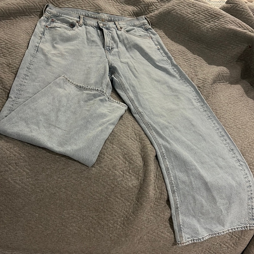 American Eagle 90’s Wide leg light wash jeans